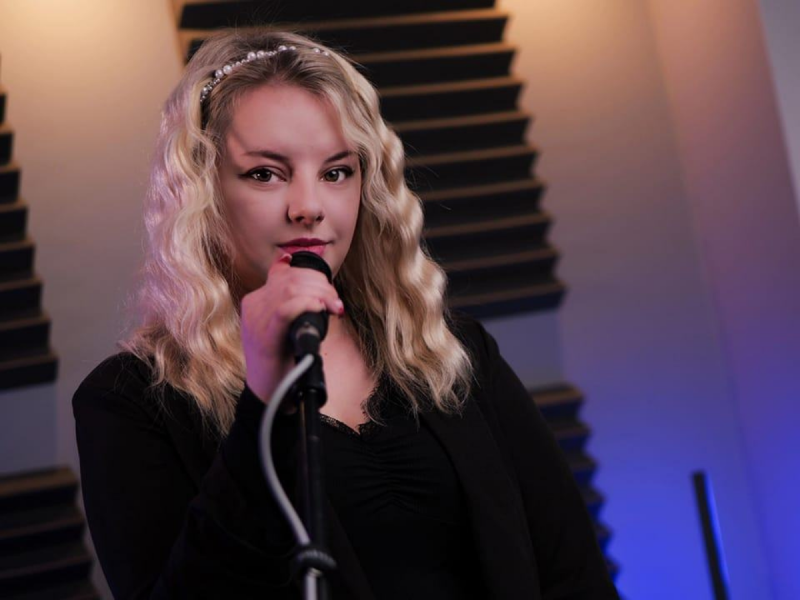 wokalna-oprawa-muzyczna-weronika-lejkowska zdjęcie prezentacji gdzie wesele