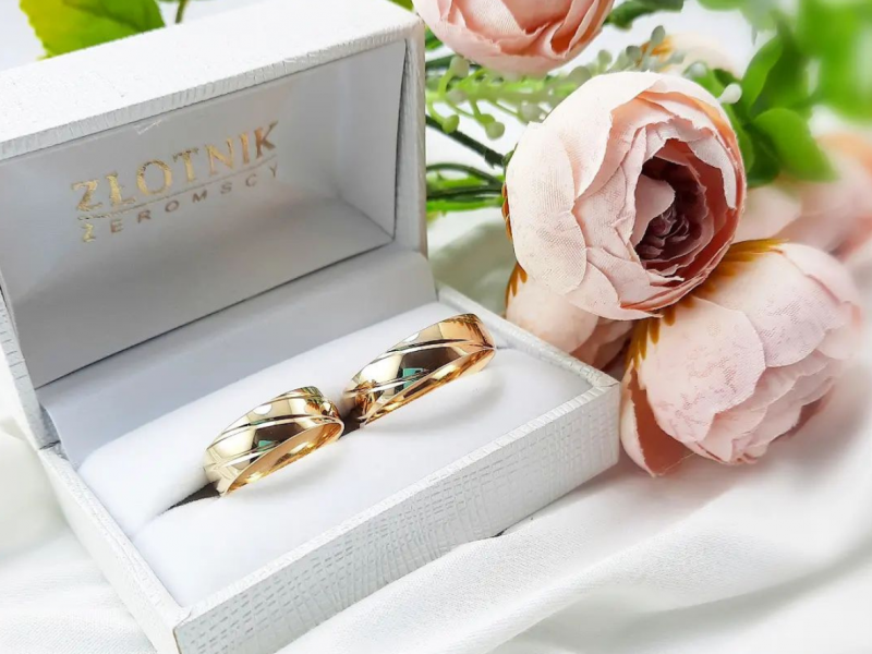 zlote-obraczki-slubne zdjęcie prezentacji gdzie wesele